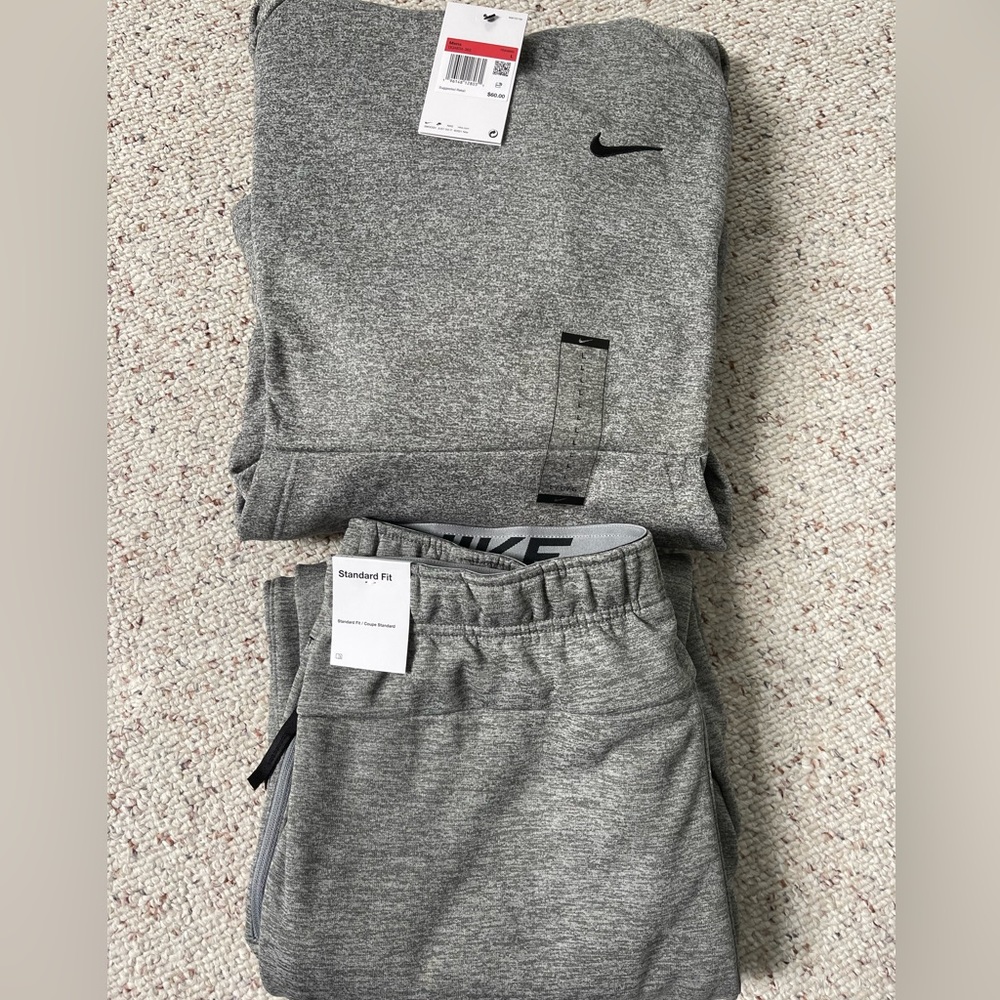 Mens Therma Fit training sweatshirt and sweat pants standard fit.